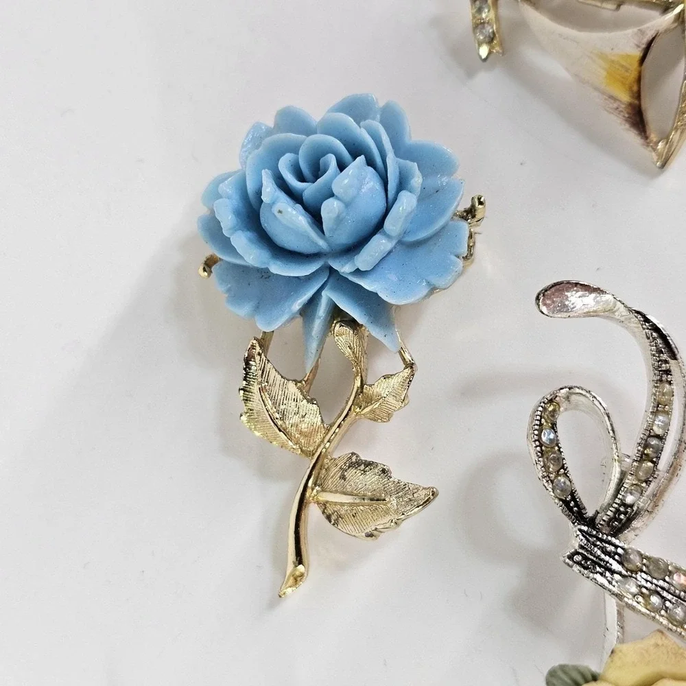 Vintage Pin Brooch Lot Animal Floral Turtle Elephant Celestial Avon Pearl Stone